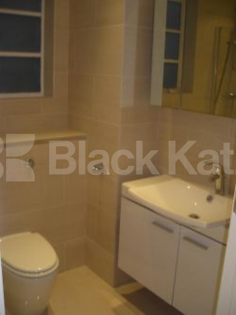 			4 Bedroom, 1 bath, 1 reception Flat			 Brown Street, MARBLE ARCH W1